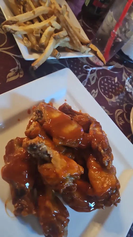 Hot Chicken Wings with Fries